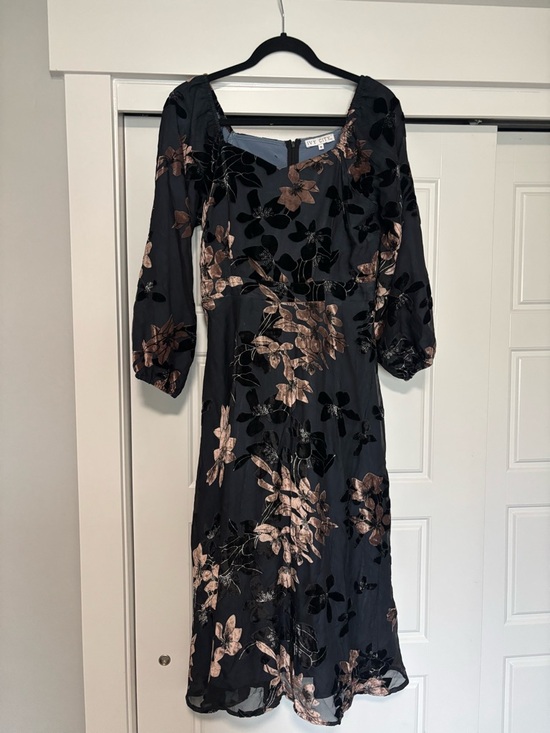Ivy City Co Dresses & Skirts - Ivy City Co Black Floral Midi Dress | Medium